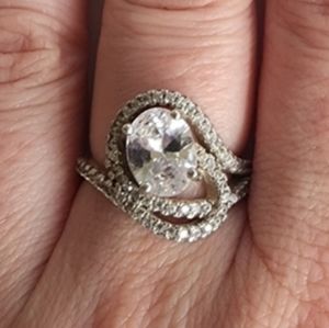 💍 Swarovski Crystal Wrapped Oval Charmed Aroma Ring